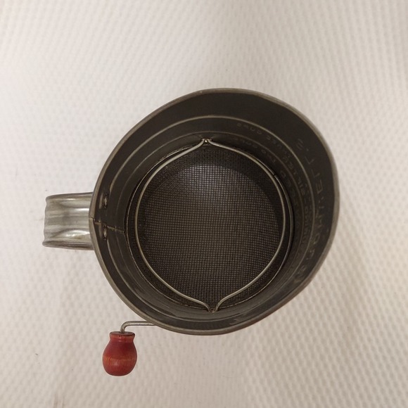 Vintage Bromwell's 3 Cup Flour Measuring Sifter Wood Crank Handle, Made In USA - Picture 5 of 6